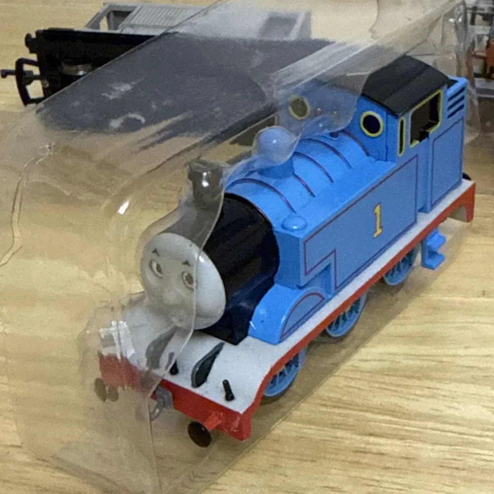 Thomas w/ Moving Eyes Clarabel SC Ruffey Bachmann 2002 HO Scale - Picture 5 of 16